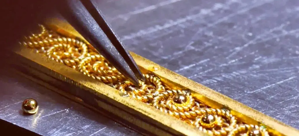 Detailed gold craftsmanship